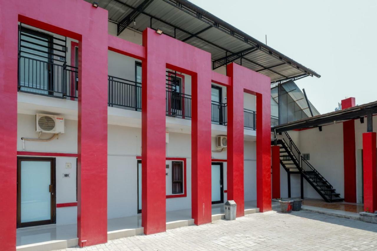 Reddoorz Syariah Near Alun Alun Tegal Hotel Exterior photo