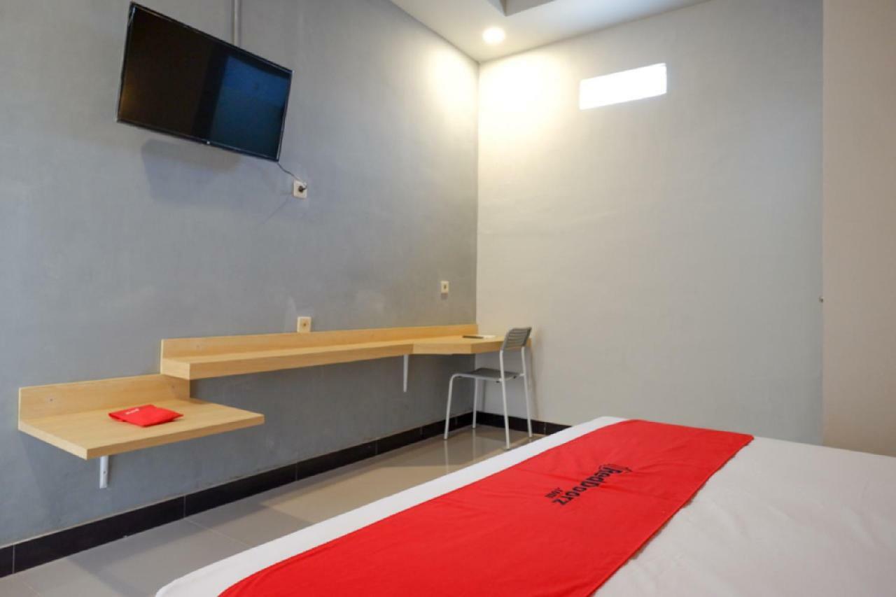 Reddoorz Syariah Near Alun Alun Tegal Hotel Exterior photo